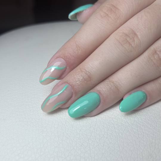 Ena beauty studio #nis Izlivanje noktiju Izlivanje noktiju gelom - L dužina