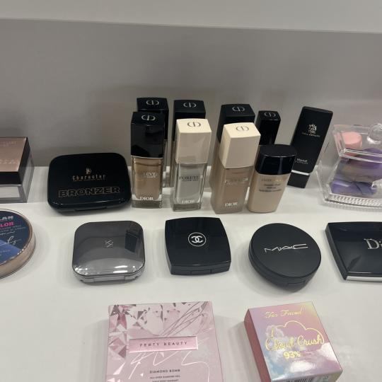 Lacroma beauty #beograd Dior make up
Chanel
Mac