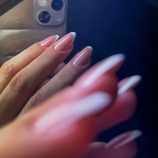 F.L.Y. Beauty Beograd #beograd Manikir Ruski manikir + ojačavanje noktiju + gel lak (rubber baza) R