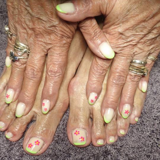 Segula #beograd Estetski pedikir Estetski pedikir + gel lak Mani-pedi