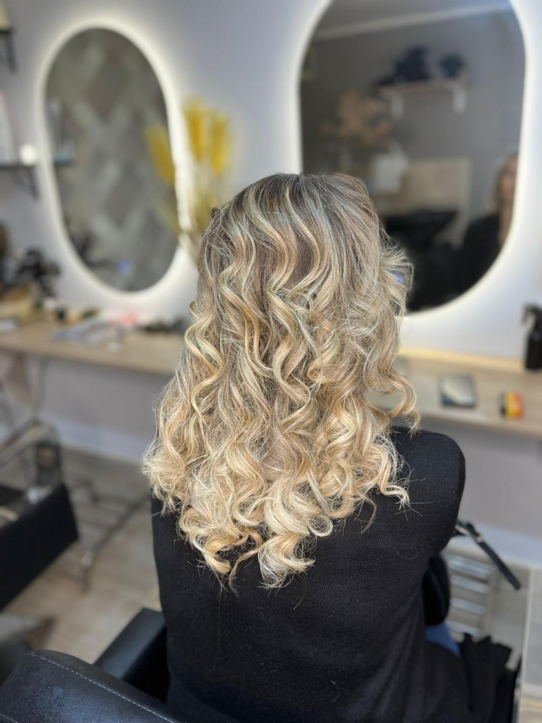 Slavica #beograd Feniranje i stilizovanje Feniranje na lokne - duga kosa