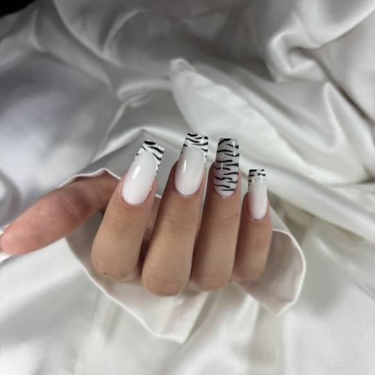 Beauty Code by Nela #novisad Izlivanje noktiju Izlivanje noktiju gelom - L dužina