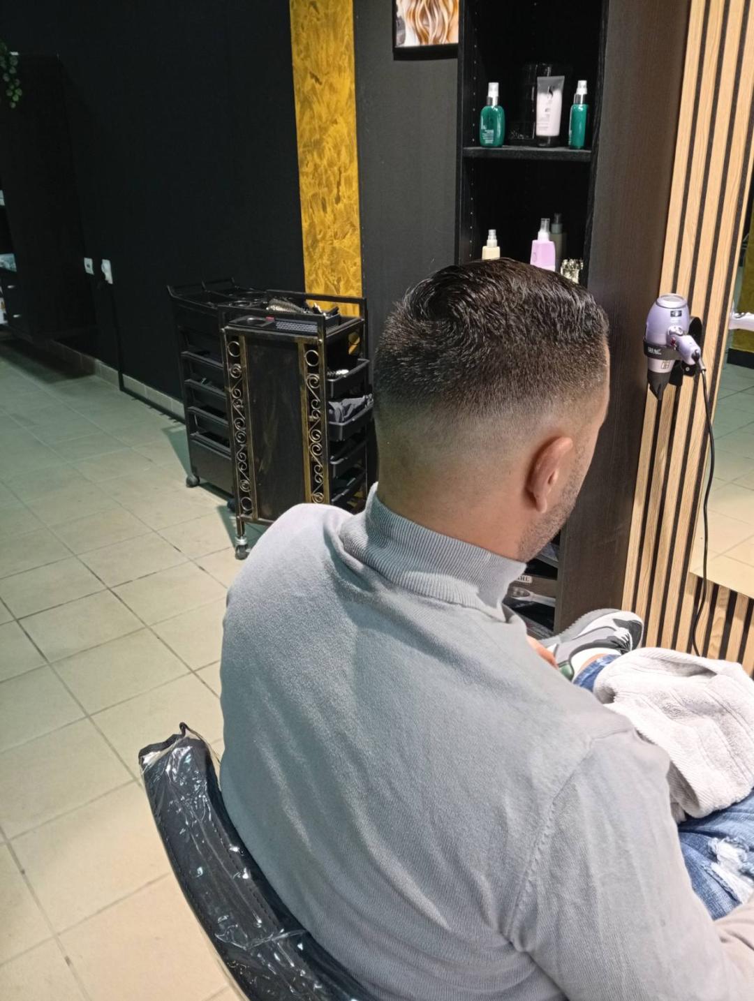Muško šišanje - Glamour Luxury Studio 88, Pančevo Muško šišanje Muški frizeri Muško šišanje, Pančevo, Centar