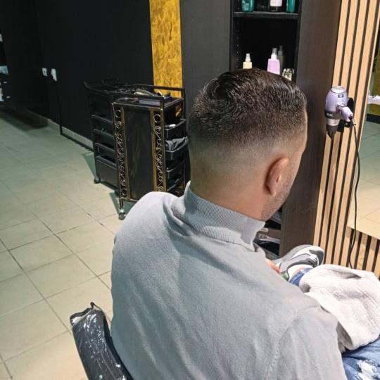 Glamour Luxury Studio 88 #pancevo Muško šišanje Muško šišanje Moderno muško šišanje sa čis