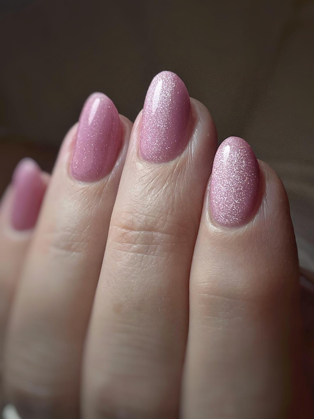 Gel lak / rubber baza - Nails Studio, Beograd Ojačavanje noktiju Nokti Ojačavanje noktiju, Beograd, Banovo brdo