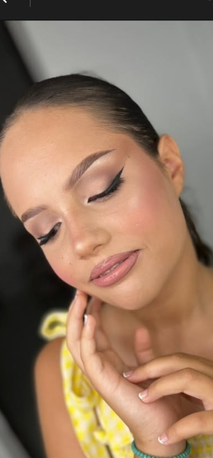 La Fidani #nis Make-up / šminkanje Profesionalno šminkanje + veštačke trepavice