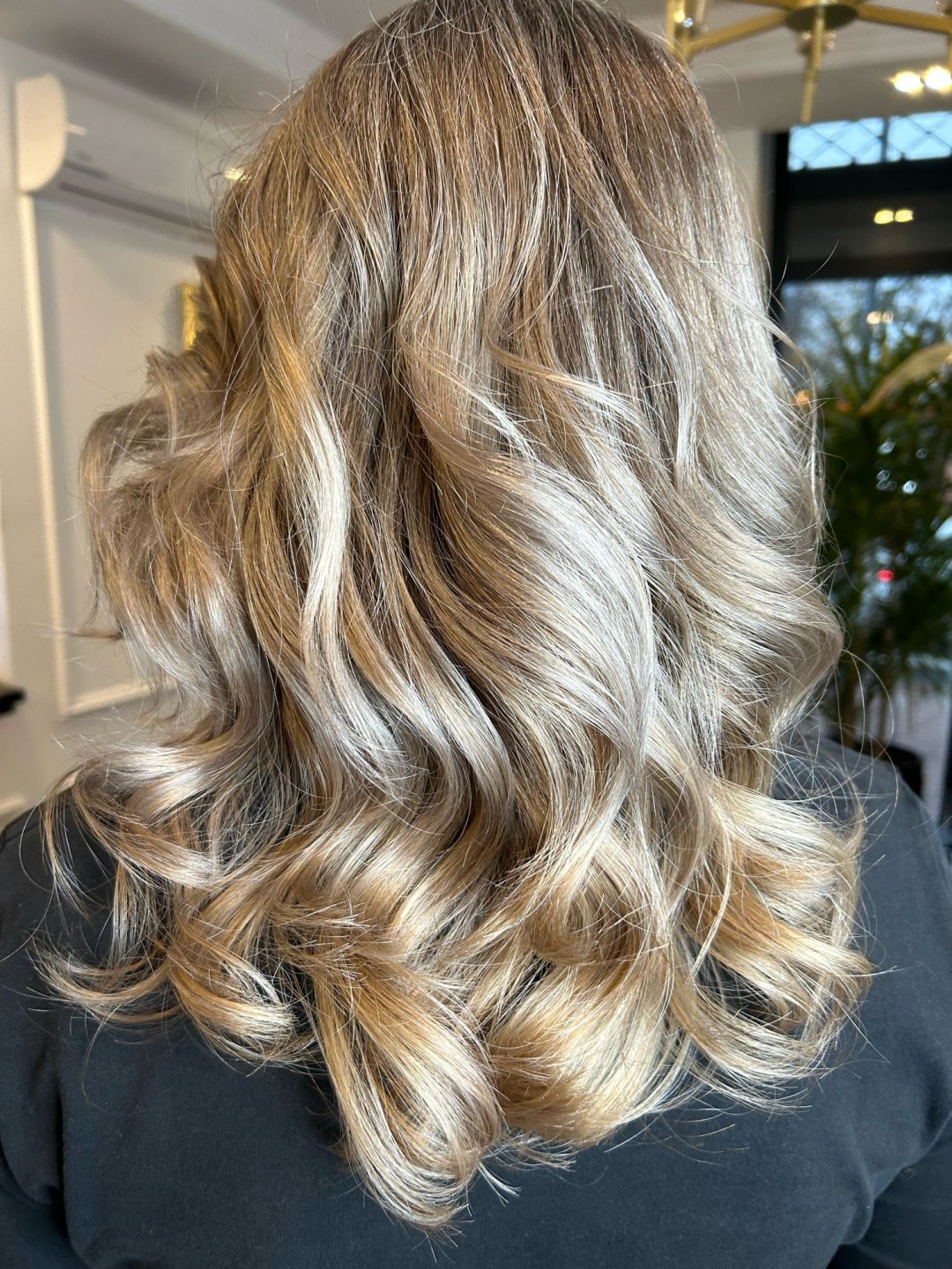 Esthetique Privé #beograd Ombre, sombre, balayage GOLDWELL Balayage + preliv + feniranje - duga kosa