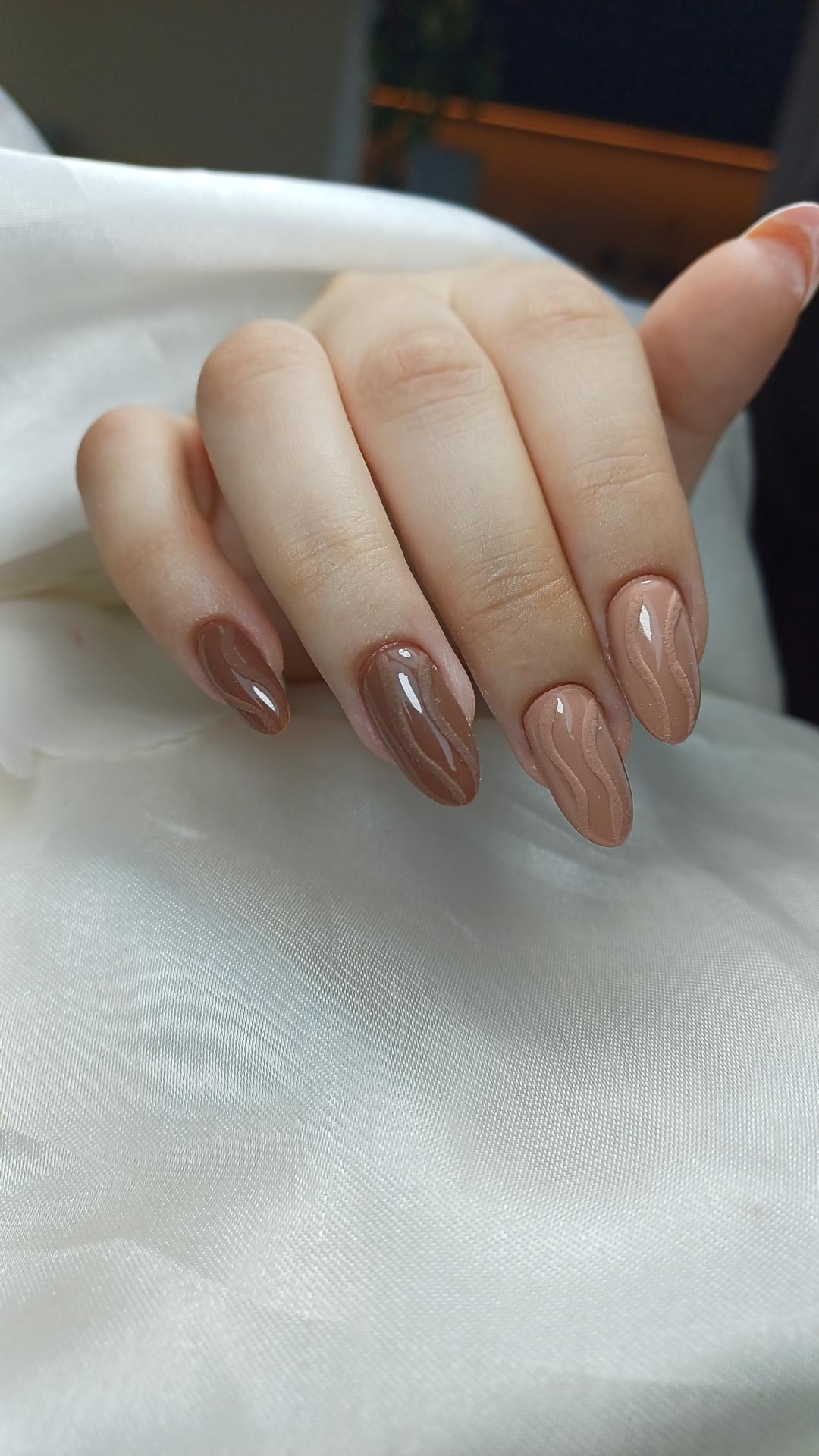 Korekcija izlivanja noktiju gelom - M dužina - La Hermosa Beauty Studio, Beograd Korekcija noktiju Nokti Korekcija noktiju, Beograd, Novi Beograd Ušće, Sava Centar