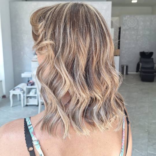 Nega i lepota NS 1 #novisad Pramenovi Balayage paket: pramenovi + preliv + OLAPLEX + šišanje + fen