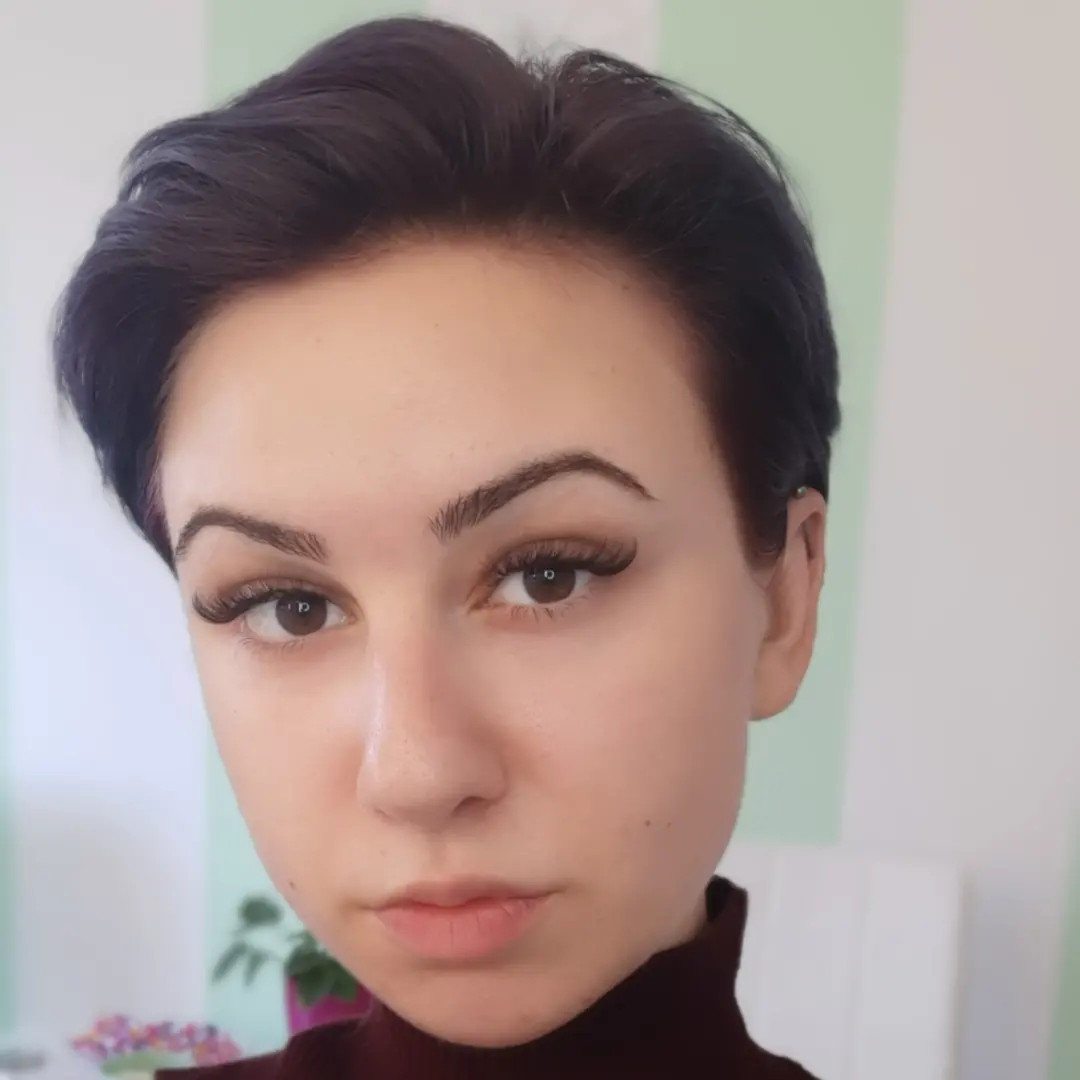 Nadogradnja volumenskih trepavica 4D + oblikovanje obrva GRATIS - Albina Unisex Studio Lepote, Temerin Nadogradnja trepavica Lice Nadogradnja trepavica, Temerin, Centar