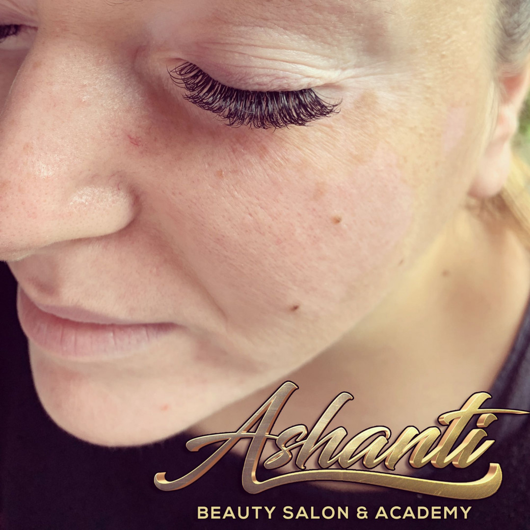 Ashanti Beauty Salon & Academy #beograd Nadogradnja trepavica Nadogradnja svilenih trepavica - mix metoda