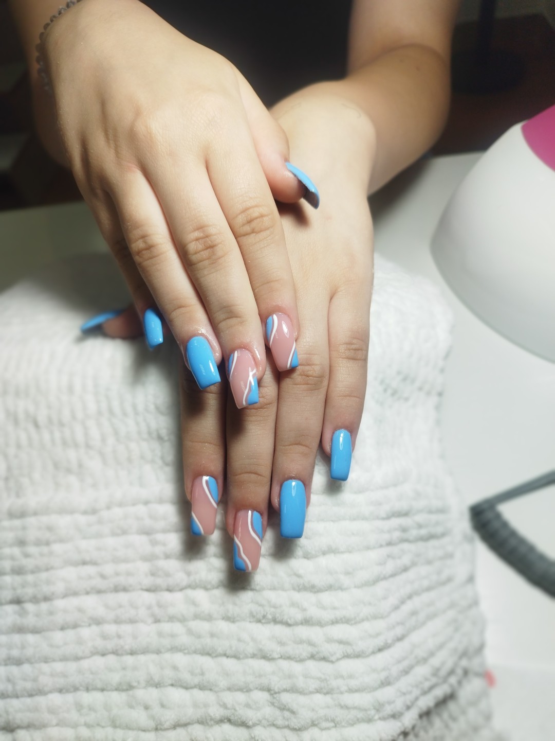 Izlivanje noktiju gelom - L dužina - Studio Diva Lux, Niš Izlivanje noktiju Nokti Izlivanje noktiju, Niš, Medijana