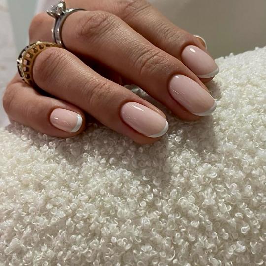 Impresivna i svoja #beograd Manikir Ruski manikir + ojačavanje noktiju gelom Ojačavanje sa frencho