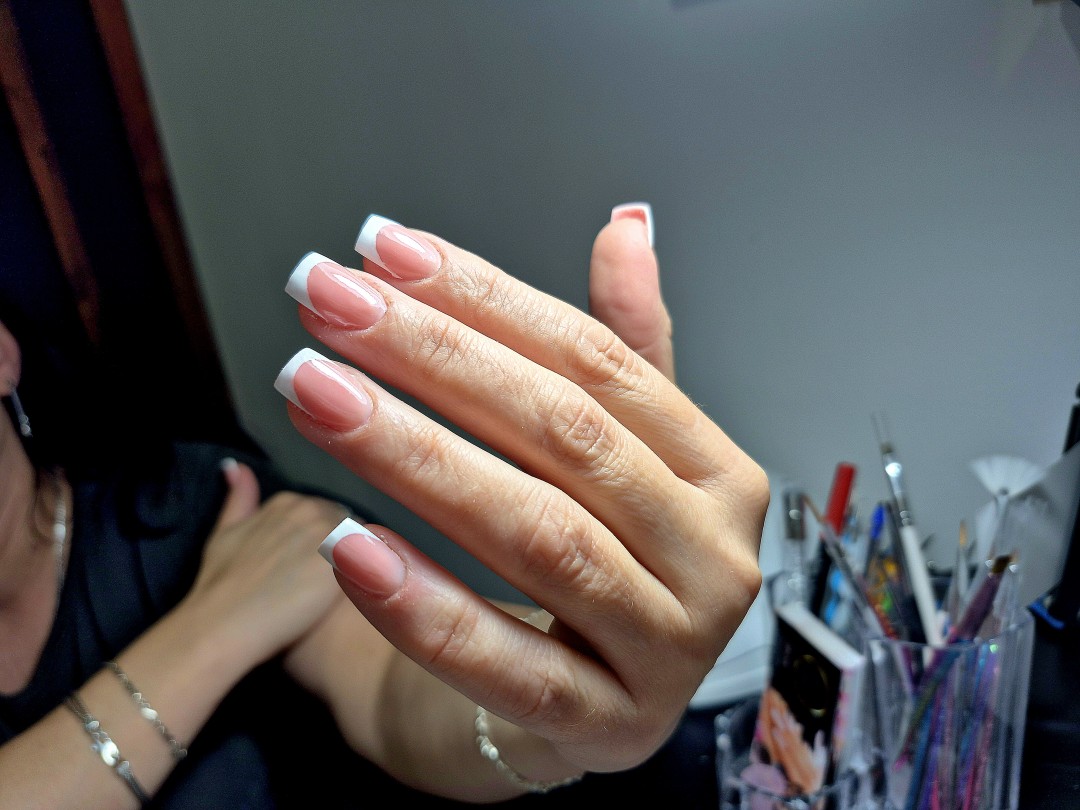 Krispy tattoo & nails #beograd Izlivanje noktiju Izlivanje noktiju gelom - M dužina