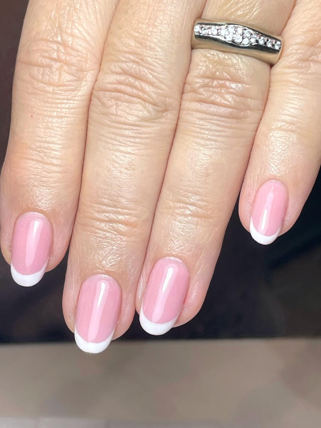 Nails Studio #beograd Ojačavanje noktiju Gel lak / rubber baza