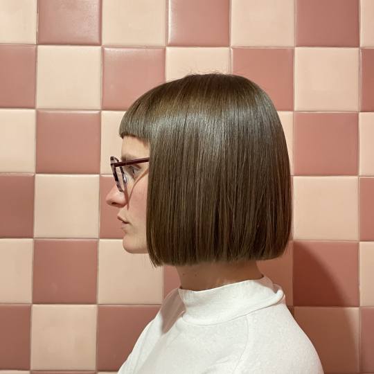 Studio Njegovan #novisad Žensko šišanje Žensko šišanje + feniranje na ravno / lokne / talase -
