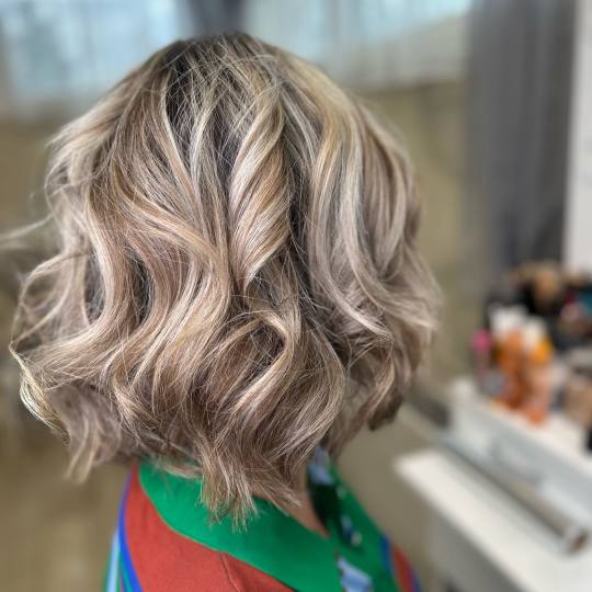Bibi beauty centar #beograd Pramenovi Pramenovi na foliju u 1 / 2 boje / blanšem + preliv - kosa sr