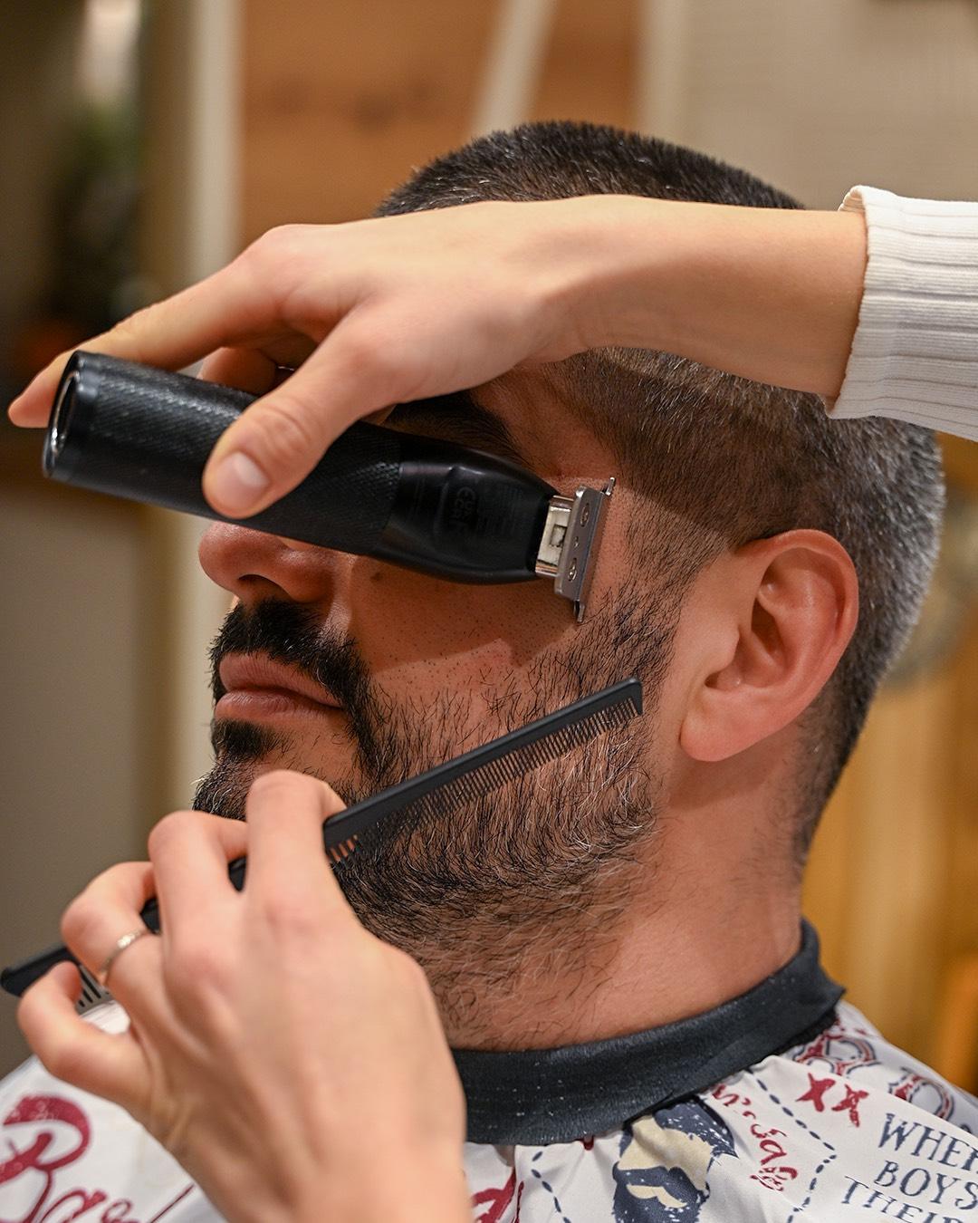 Sređivanje brade - Blok Barber Shop, Beograd Berberin Muški frizeri Berberin, Beograd, Novi Beograd blokovi, Belville, Savski kej