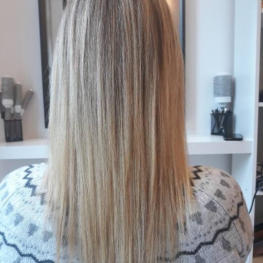 Salon Klinik #beograd Feniranje i stilizovanje Feniranje lokne / talase - kratka / kosa srednje duž