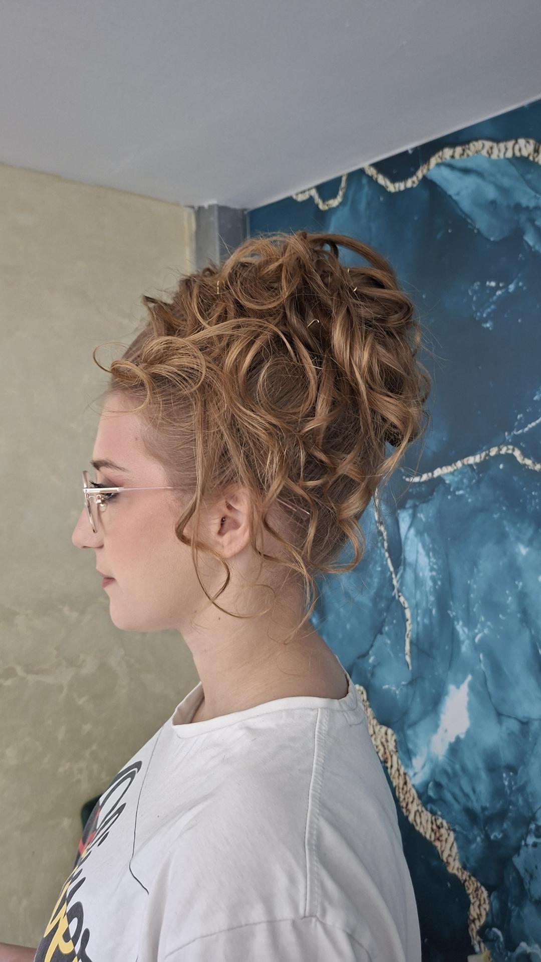 Svecane frizure pundje - Beauty style hair J&D, Novi Sad Pletenice, kike, punđe Frizerski saloni Pletenice, kike, punđe, Novi Sad, Sajmište, Detelinara, Banatić