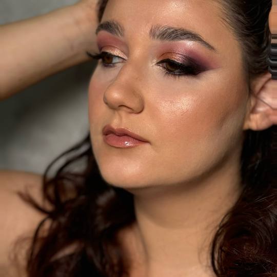 M Studio 0303 - Vojvode Bojovića #novisad Make-up / šminkanje Profesionalno šminkanje + peglanje 