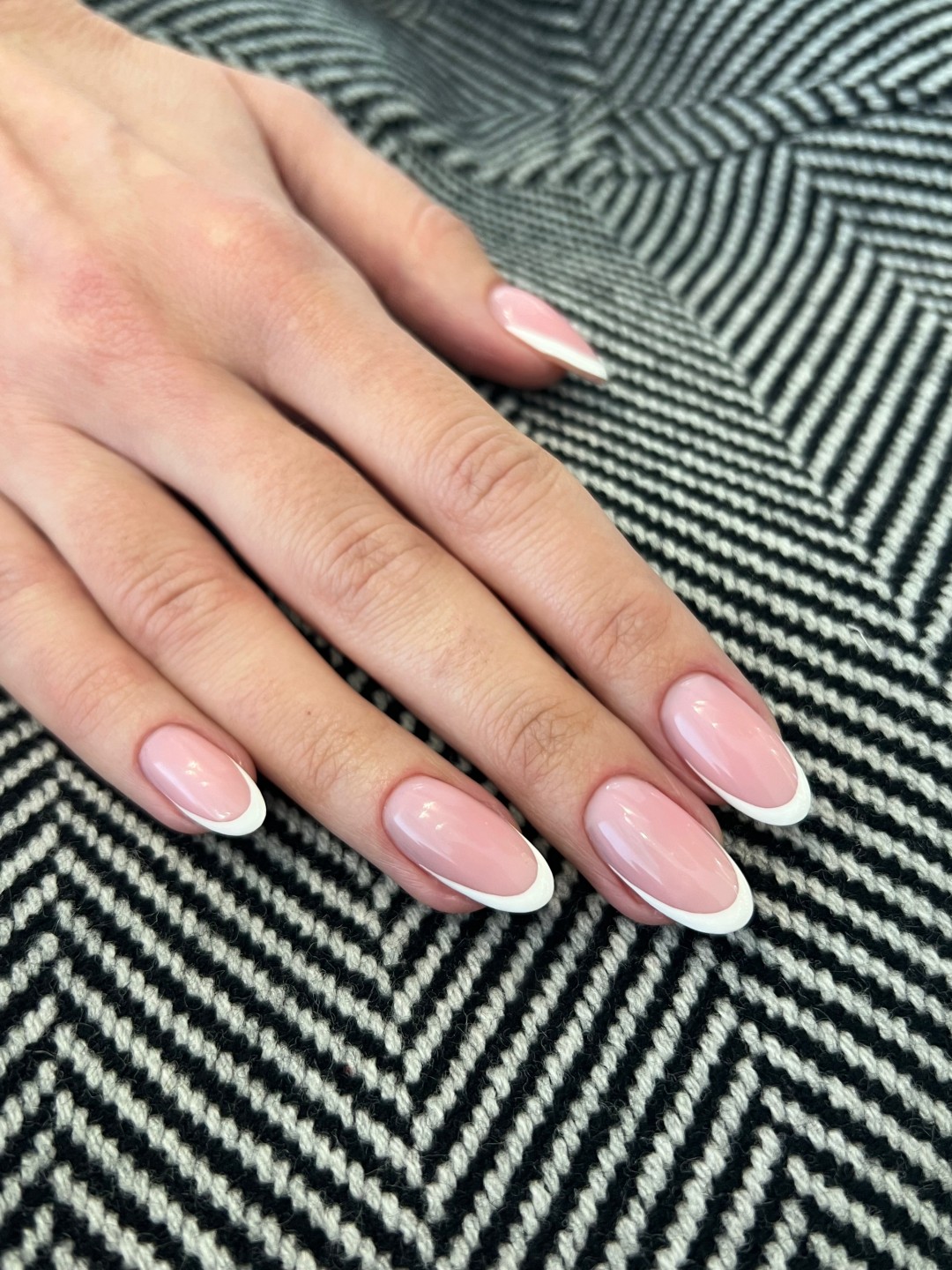 Studio Eleven Ladies&Gentlemen #beograd Izlivanje noktiju Izlivanje noktiju gelom - L dužina