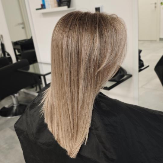 Kotenkova Studio & Education #beograd Pramenovi Blond tehnike cele dužine - duga kosa