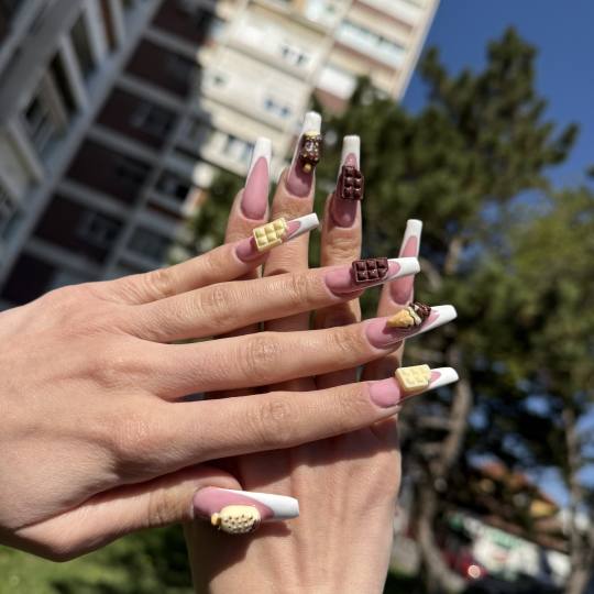 The Maya #beograd Izlivanje noktiju Izlivanje noktiju gelom + boja - XXL dužina