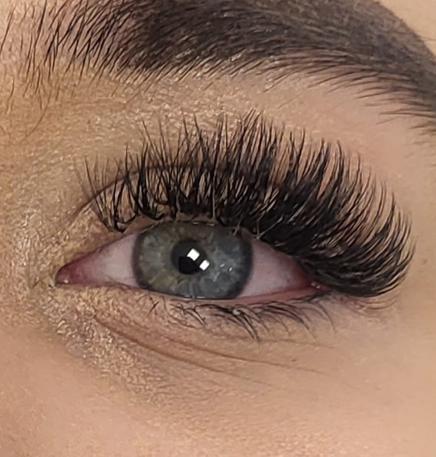 Bling Bling Nails and Lashes #beograd Nadogradnja trepavica Nadogradnja trepavica - ruski volumen