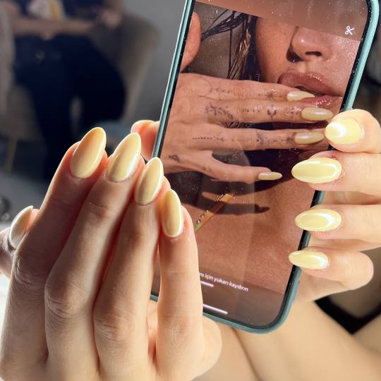 Beauty Lounge - Belville #beograd Izlivanje noktiju Izlivanje noktiju gelom - M dužina