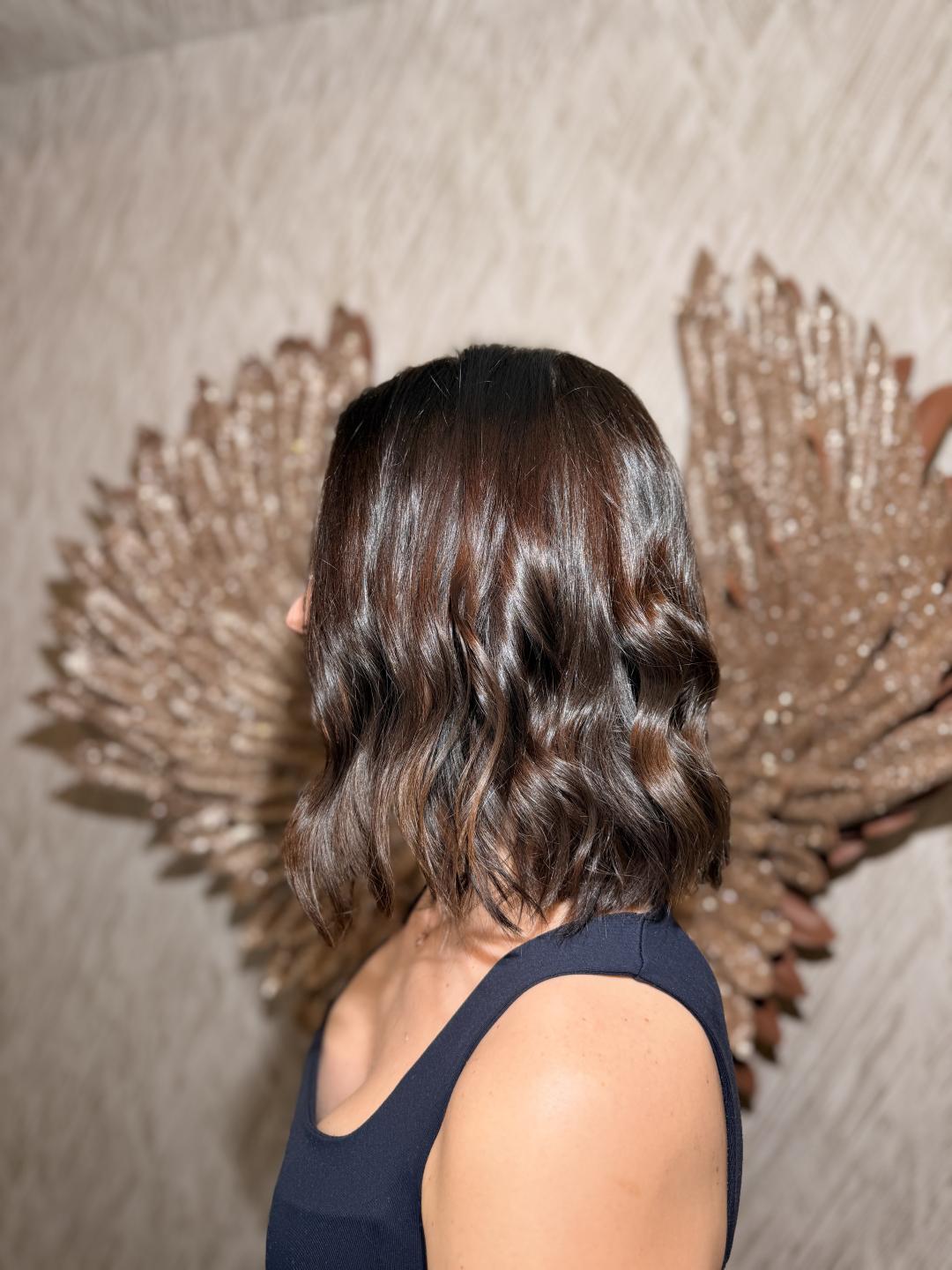 Feniranje na ravno - kosa srednje dužine - Becca’s Beauty Lounge, Beograd Feniranje i stilizovanje Frizerski saloni Feniranje i stilizovanje, Beograd, Novi Beograd blokovi, Belville, Savski kej