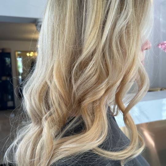 Esthetique Privé #beograd Pramenovi Pramenovi na foliju +Preliv + Feniranje +Šišanje +Black Cavia