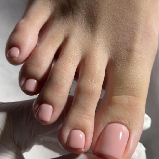 Lion King #beograd Estetski pedikir Pedikir + piling + gel lak - frenč