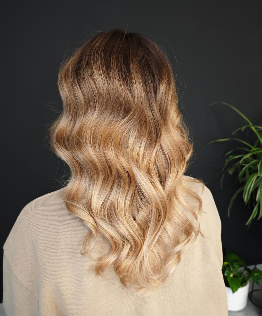 Kotenkova Studio & Education #beograd Pramenovi Blond tehnike cele dužine - kosa srednje dužine