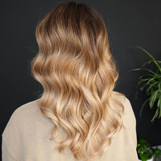 Kotenkova Studio & Education #beograd Pramenovi Blond tehnike cele dužine - kosa srednje dužine