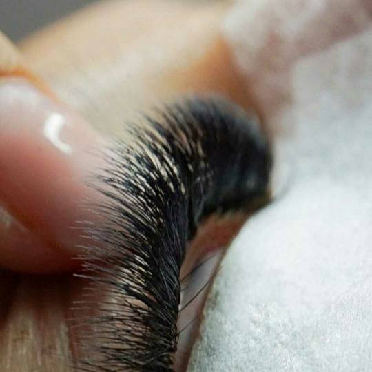 Right Beauty #beograd Nadogradnja trepavica Nadogradnja trepavica - ruski volumen 5D - 8D