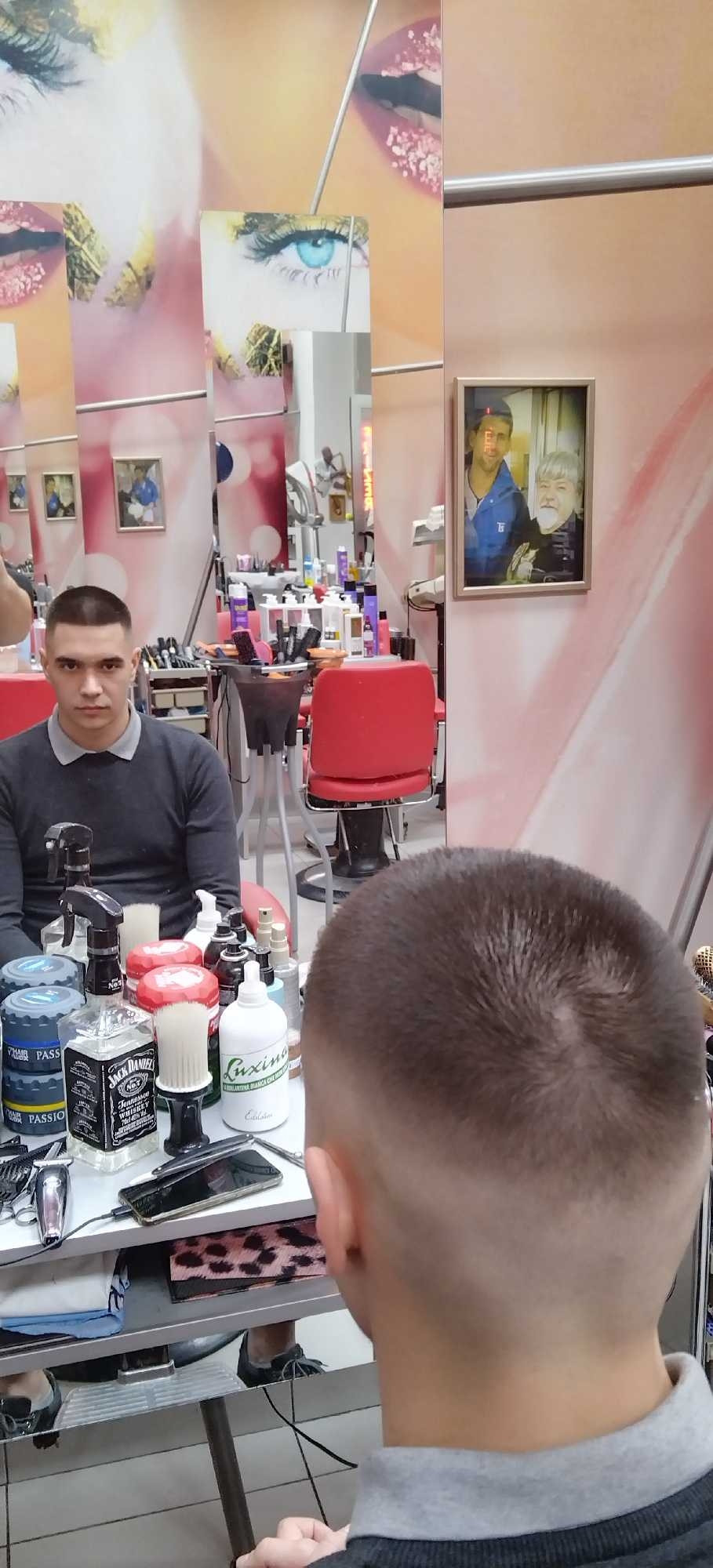 Bibbis Hair studio & Barber #beograd Muško šišanje Muško šišanje makazama i mašinicom