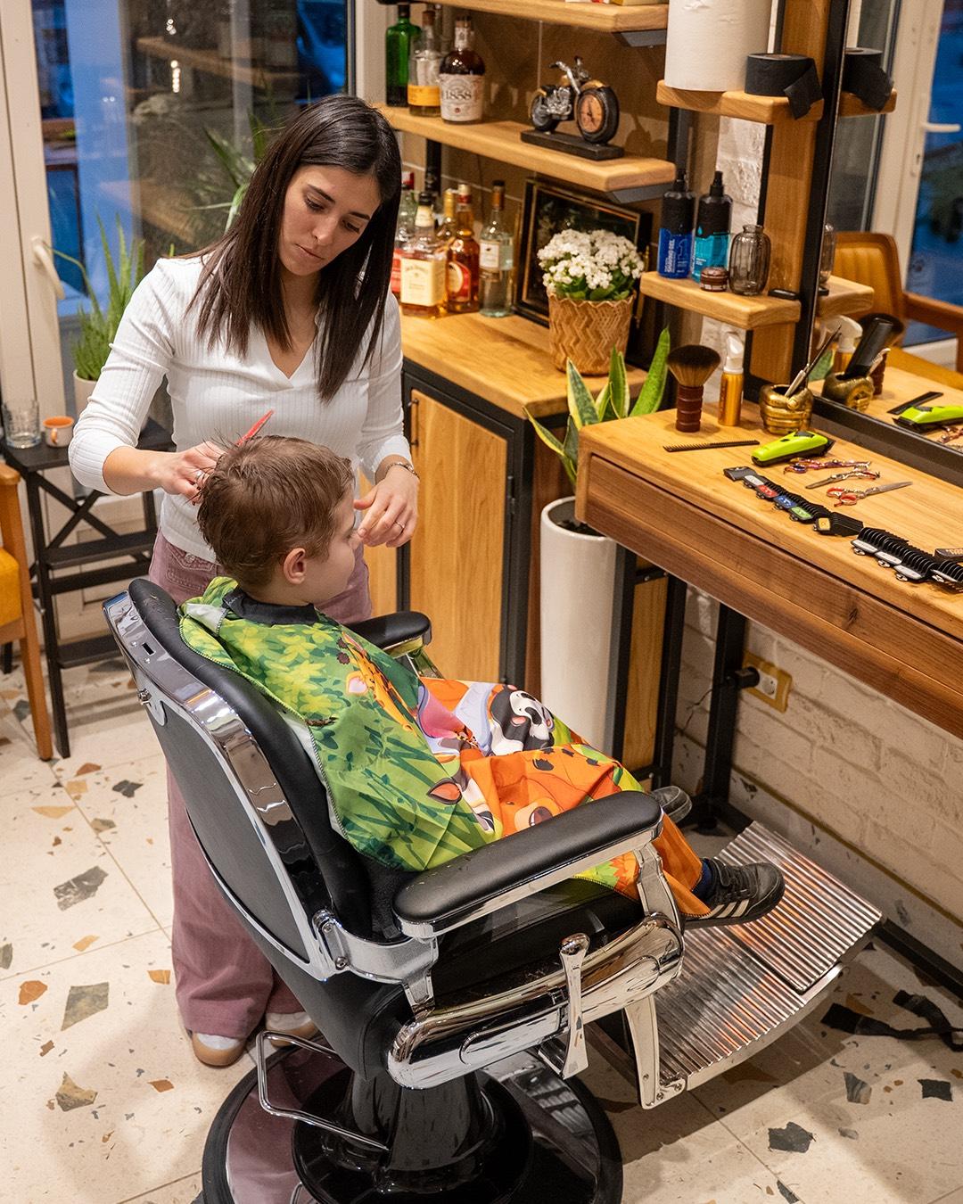 Dečije šišanje - do 8 godina - Blok Barber Shop, Beograd Dečije šišanje Frizerski saloni Dečije šišanje, Beograd, Novi Beograd blokovi, Belville, Savski kej
