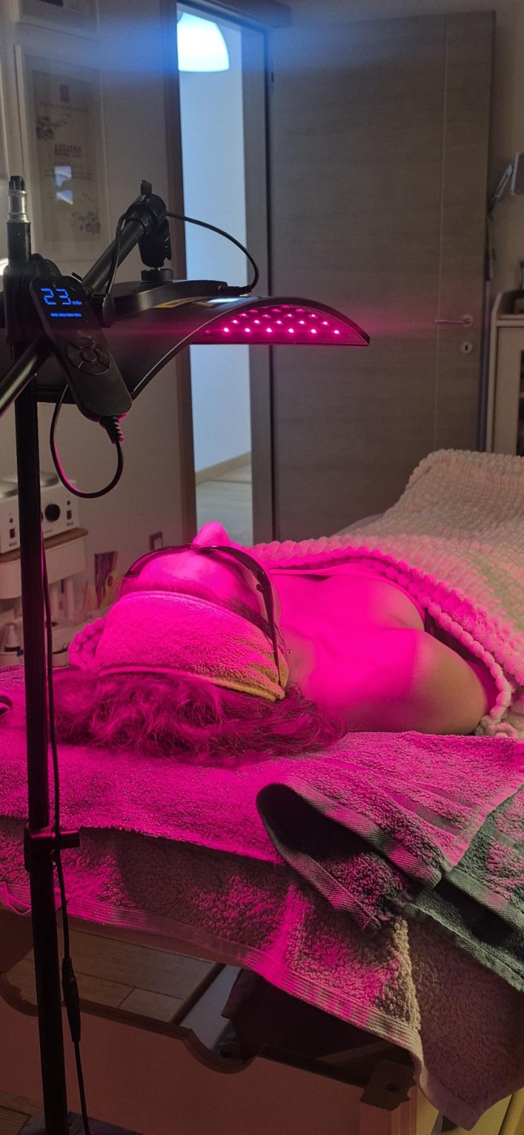 Terapija crvenim svetlom za lice - Beauty Koko Housse - Vračar, Beograd Tretman lica Lice Tretman lica, Beograd, Vračar, Čubura, Crveni krst