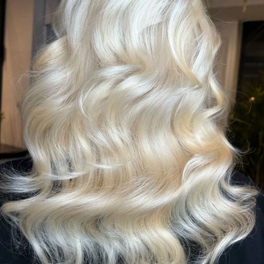 Esthetique Privé #beograd Uvijanje, lokne i talasi Hollywood talasi - duga kosa Uvijanje, lokne i t