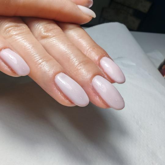Beauty & Spa Zvončica #beograd Manikir Estetski manikir + rubber baza + boja Korekcija gel laka sa 