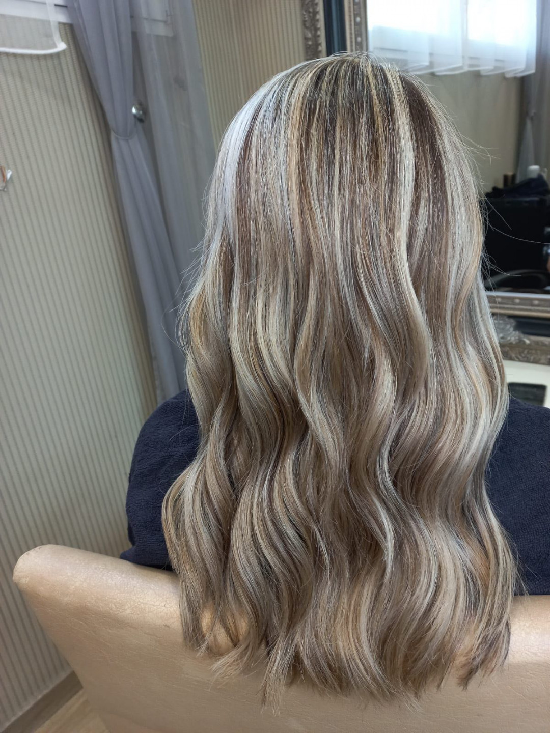 Bibi beauty centar #beograd Pramenovi Pramenovi na foliju u 1 / 2 boje / blanšem + olaplex+ preliv - duga kosa