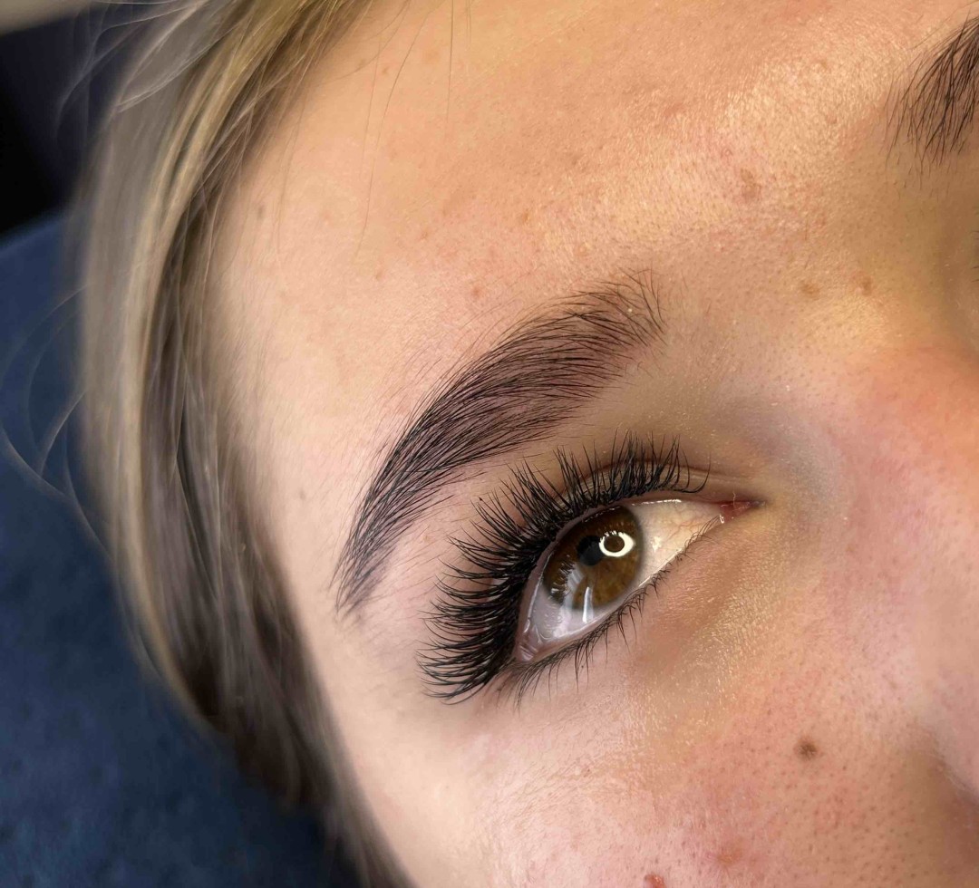 Lash & Light Studio #beograd Nadogradnja trepavica Nadogradnja svilenih trepavica - 1 na 1