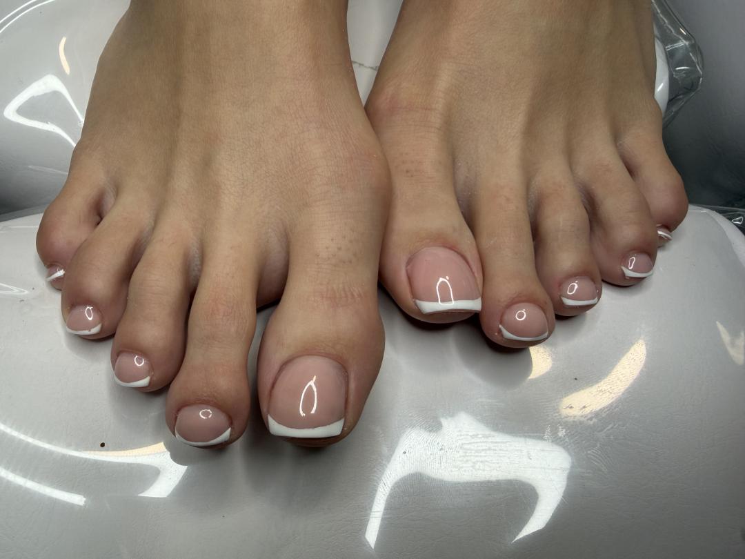 Aparatni pedikir + trajni lak - Elle beauty center, Novi Sad Estetski pedikir Nokti Estetski pedikir, Novi Sad, Grbavica, Liman, Adamićevo