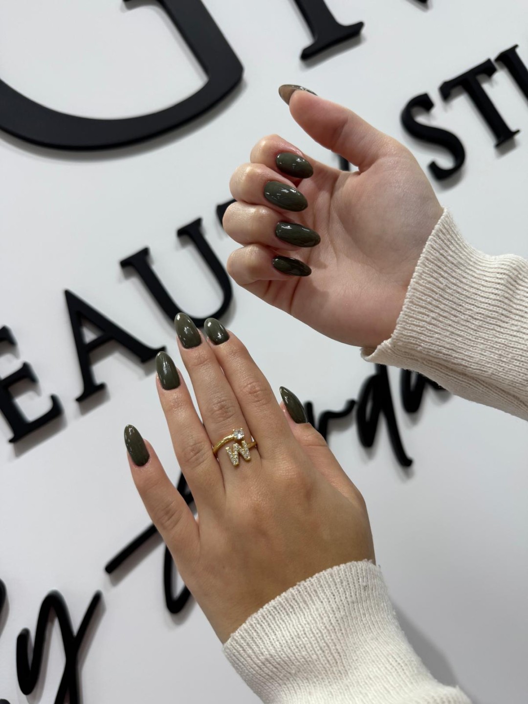 GM Beauty studio #beograd Izlivanje noktiju Izlivanje noktiju gelom - nokti srednje dužine