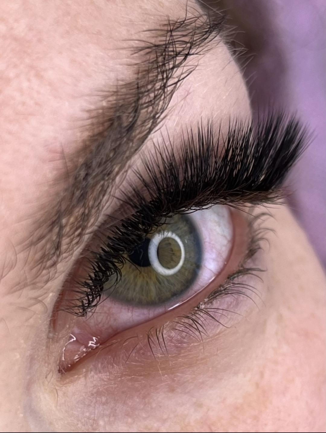 La Hermosa Beauty Studio #beograd Nadogradnja trepavica Nadogradnja svilenih trepavica - ruski volumen