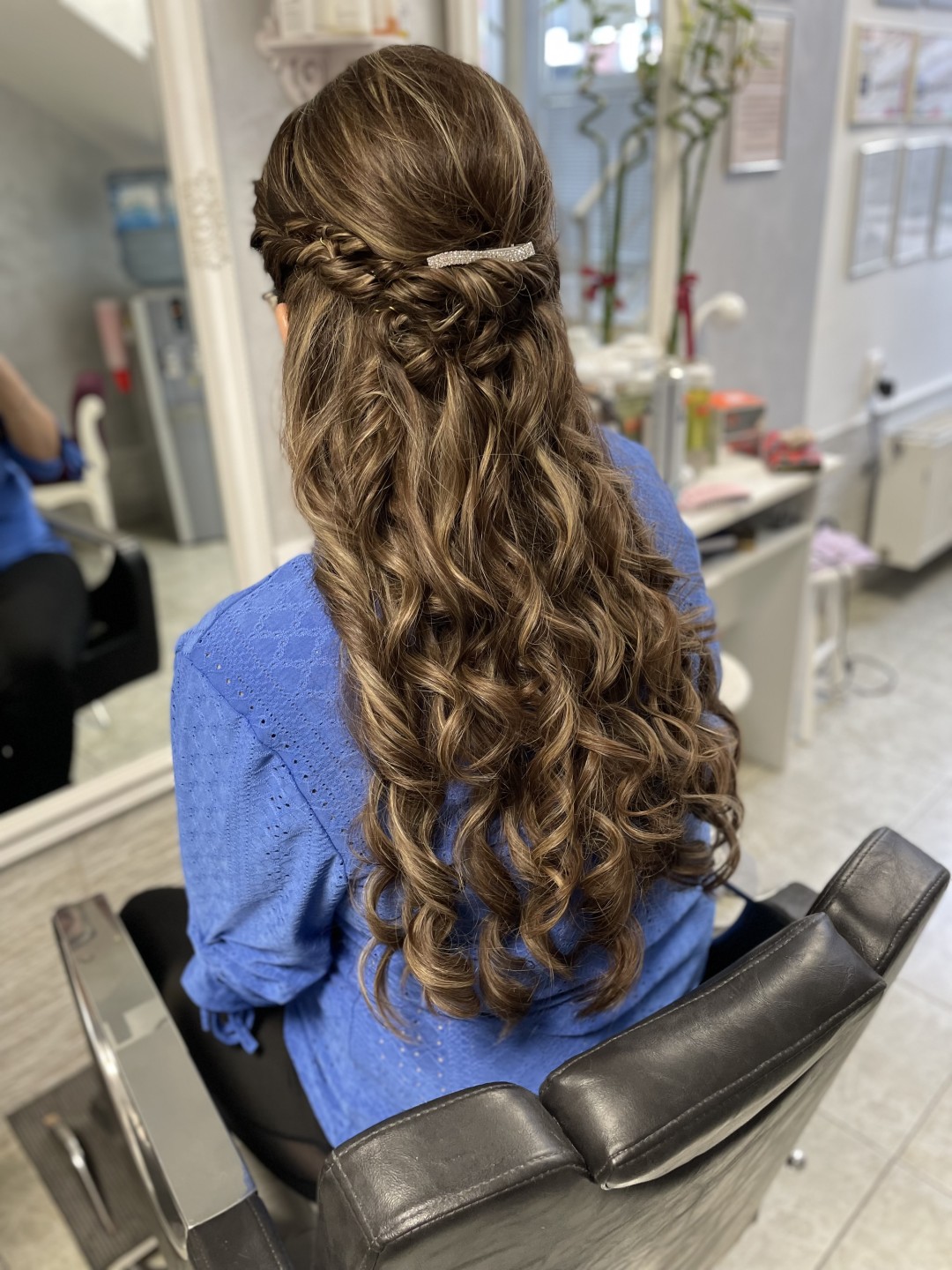 Svečana frizura extra složena - Beauty in Style DM, Novi Sad Svečane i frizure za svadbu Frizerski saloni Svečane i frizure za svadbu, Novi Sad, Sajmište, Detelinara, Banatić