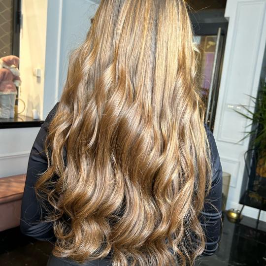 Esthetique Privé #beograd Nadogradnja kose Nadogradnja kose po pramenu - 70cm