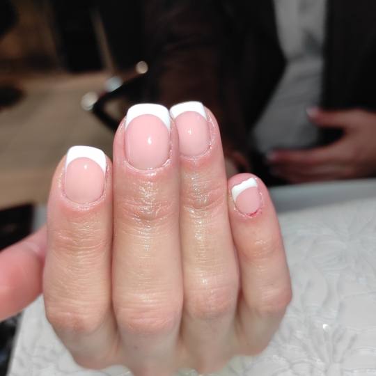 Beauty Bloom #beograd Manikir Gel lak - french tehnika Manikir + gel lak