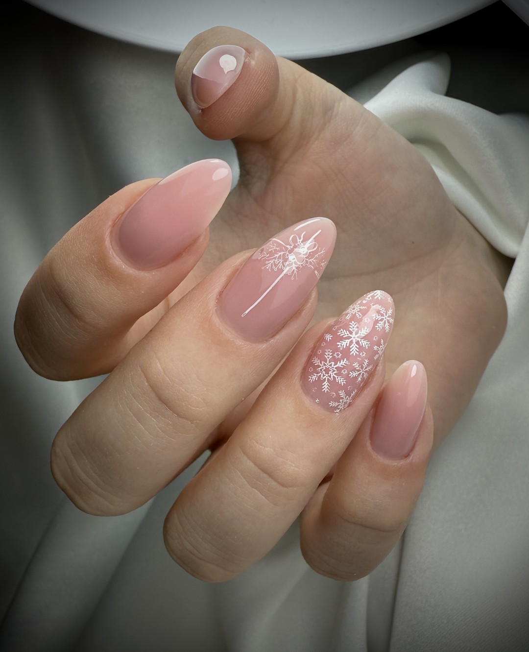 Korekcija noktiju + kombinovani manikir - M dužina - Krispy, Beograd Korekcija noktiju Nokti Korekcija noktiju, Beograd, Centar, Stari grad, Dorćol